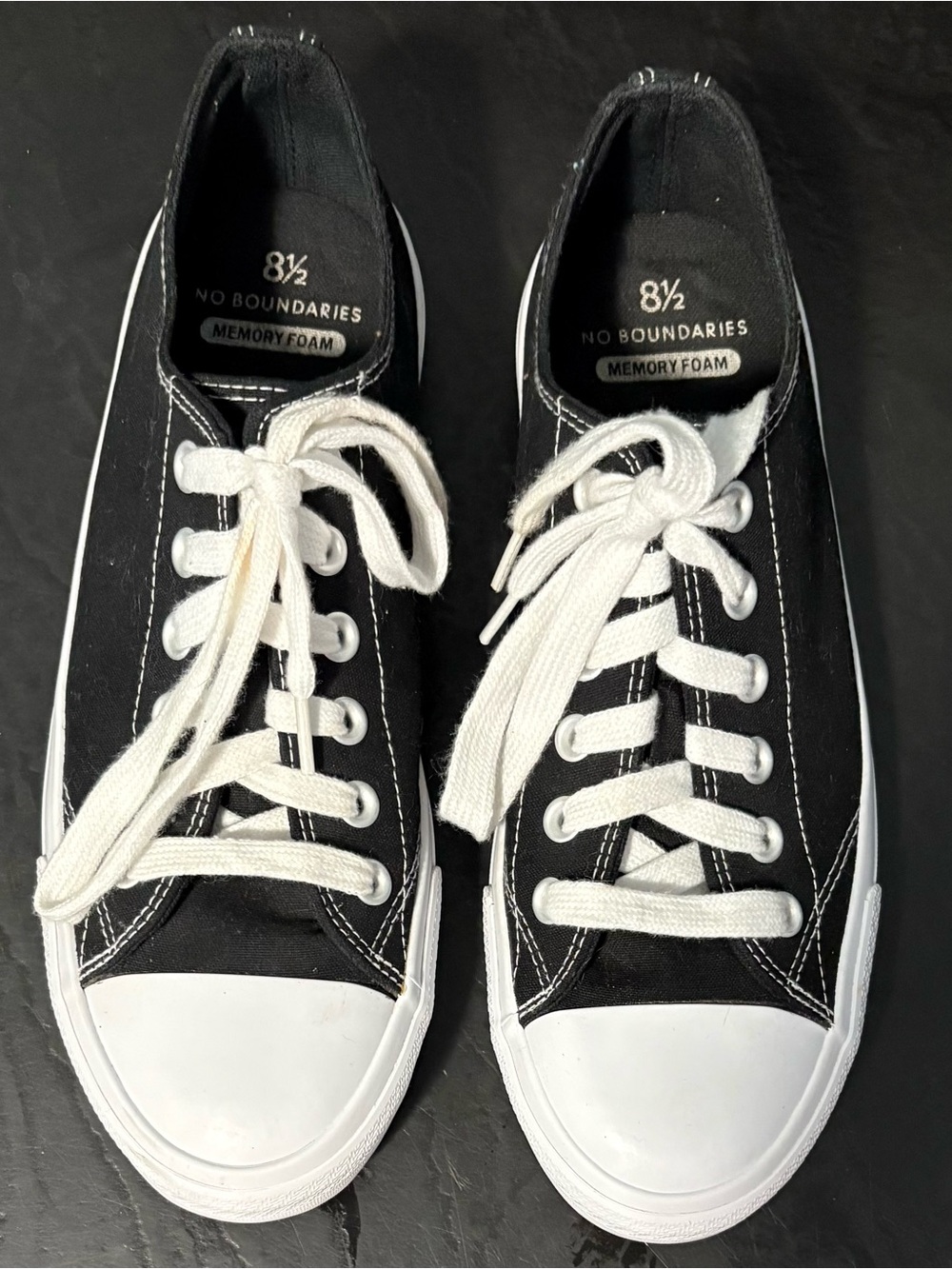 No Boundaries Men’s Black Canvas Sneakers with White Laces